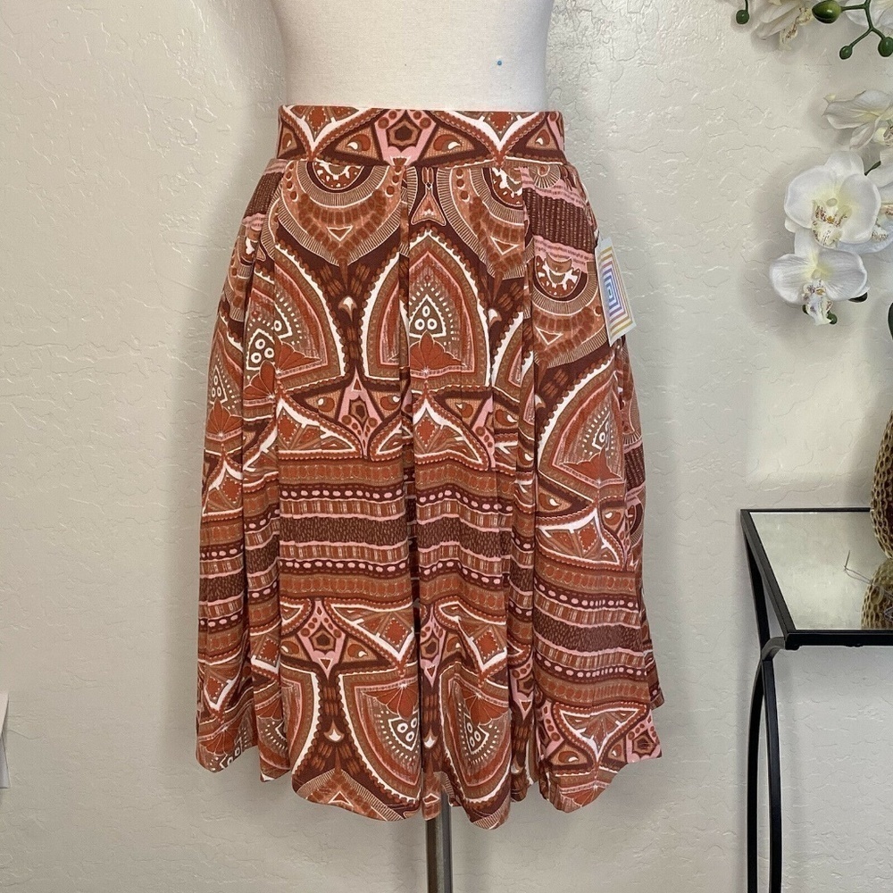 New LuLaRoe Madison Skirt with hidden Pockets!